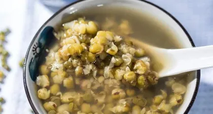 Green Bean Care Ultimate Guide (Watering Techniques for Different Seasons: Spring, Summer, Autumn, Winter to Help Your Green Beans Grow Strong and Healthy)